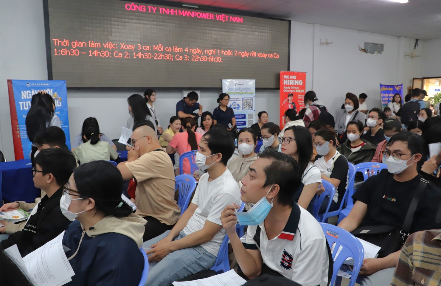 Kết nối doanh nghiệp tuyển dụng và người lao động tìm việc. Ảnh: Phạm Thọ