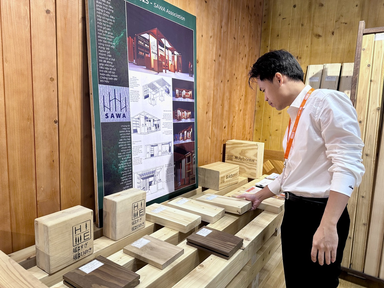 Doanh nghiệp sản xuất gỗ luôn đảm bảo nguồn gốc nguyên liệu. Ảnh: T.H