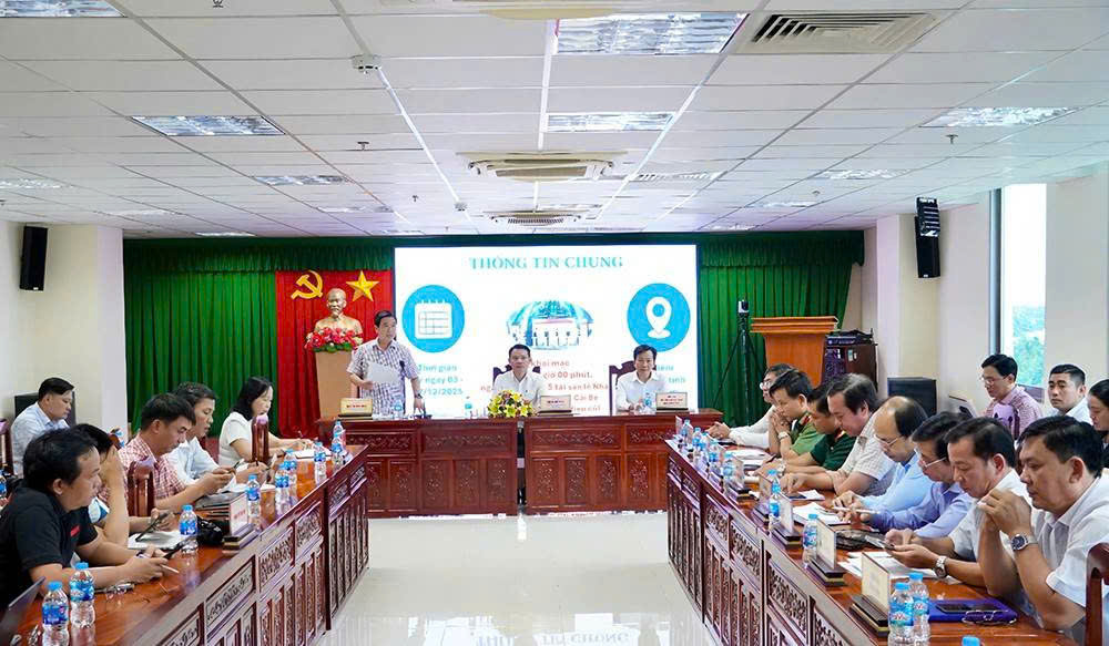 Lãnh đạo tỉnh Đồng Tháp thông tin về tình hình kinh tế - xã hội.