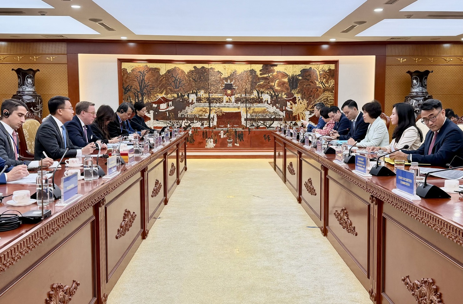 Thứ trưởng Bộ Tài chính Nguyễn Thị Bích Ngọc chủ trì buổi làm việc với Hội đồng Kinh doanh châu Âu – ASEAN (EU-ABC). Ảnh: HD