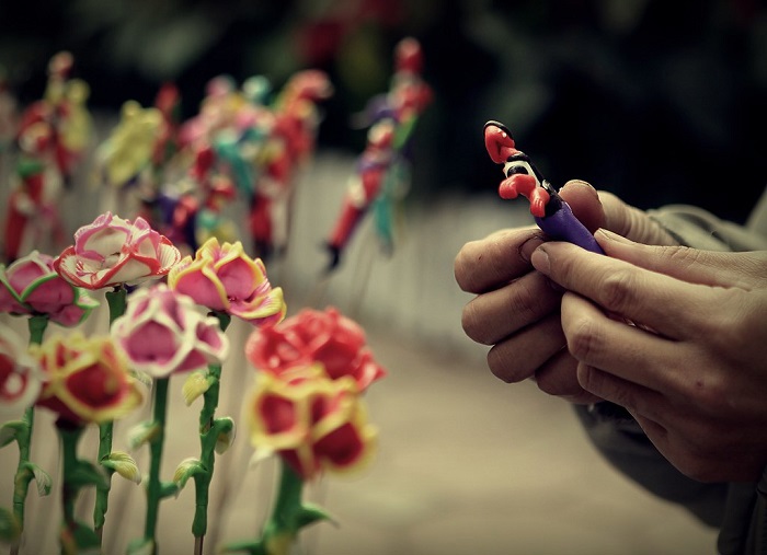 Chợ quê giáp Tết còn có một món rất hay, đó là tò he.