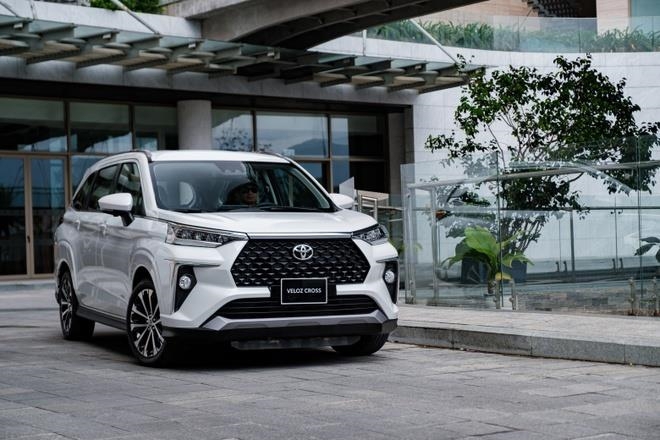 Toyota Veloz Cross khan hàng, được bán kèm phụ kiện ở mức 30-50 triệu đồng.