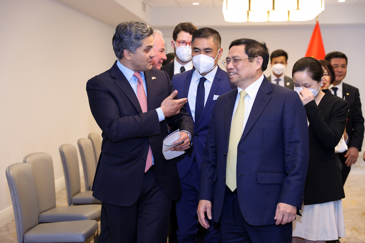 Thủ tướng trao đổi với lãnh đạo 1 tập đoàn của Hoa Kỳ trong lĩnh vực năng lượng - Ảnh: VGP/Nhật Bắc.
