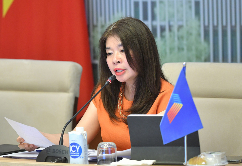 Ủy viên Thường trực Ủy ban Đối ngoại Lê Thu Hà trình bày báo cáo quốc gia về tình hình thực hiện các Nghị quyết được thông qua tại Đại hội đồng AIPA lần thứ 42 