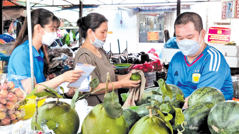 Vận động người dân tham gia BHXH tự nguyện và BHYT hộ gia đình
