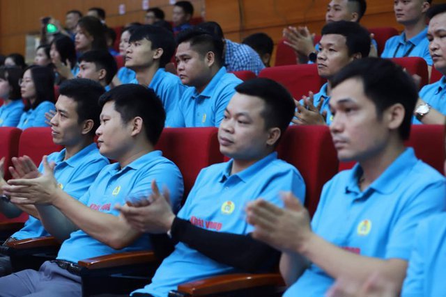Công nhân, người lao động tham dự đối thoại với Thủ tướng Chính phủ