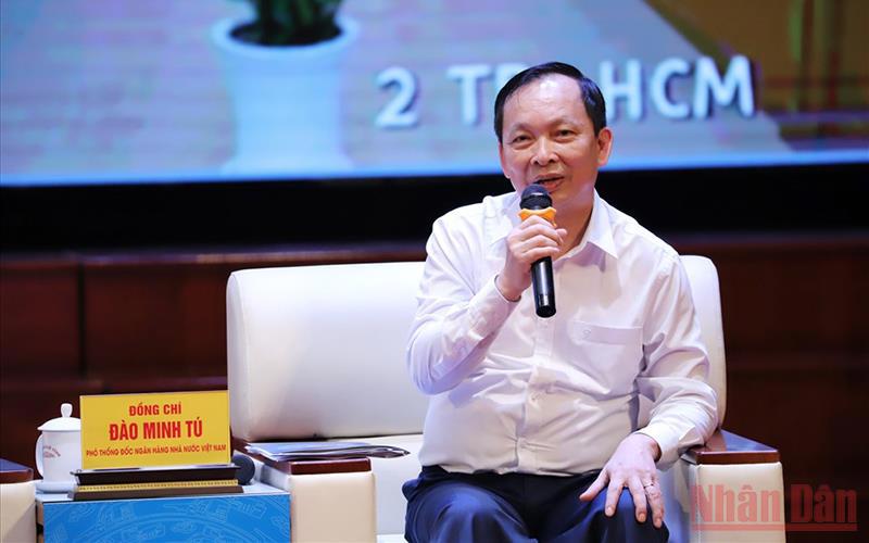 Phó Thống đốc Ngân hàng Nhà nước Việt Nam Đào Minh Tú giải đáp chính sách hỗ trợ tín dụng cho công nhân lao động tiếp cần nguồn vốn hợp pháp.
