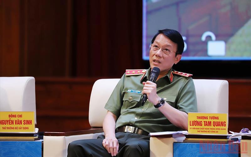 Thượng tướng Lương Tam Quang - Thứ trưởng Công an khái quát về tình hình xử lý tội phạm tín dụng đen, đưa các giải pháp để công nhân tránh sập bẫy.
