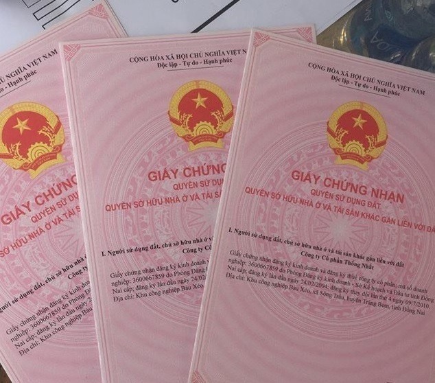 Cấp sổ đỏ, sổ hồng chậm, người dân nên khiếu nại tới cơ quan có thẩm quyền để giải quyết.