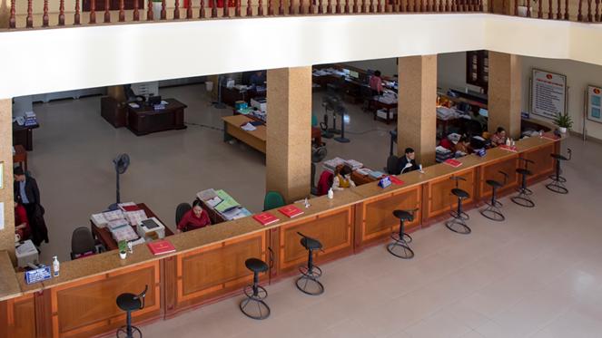 Kho bạc Nhà nước Ninh Bình "vắng vẻ" vì dịch vụ công trực tuyến.