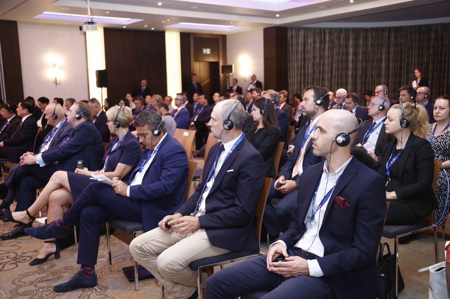 Đại diện c&aacute;c c&ocirc;ng ty, doanh nghiệp Hungary v&agrave; Việt Nam đ&atilde; n&ecirc;u c&acirc;u hỏi m&agrave; cộng đồng doanh nghiệp rất quan t&acirc;m hiện nay.