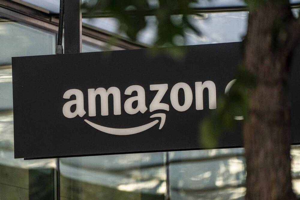 Biển hiệu Amazon trước đại bản doanh của tập đoàn công nghệ Mỹ ở Seattle, Washington. Ảnh China Daily
