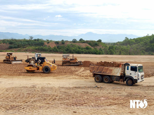 Thi công Dự án Hồ chứa nước Sông Than (Ninh Sơn). Ảnh: Anh Tuấn