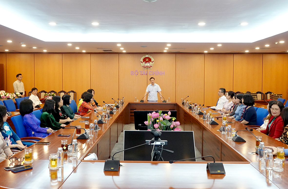 To&agrave;n cảnh buổi gặp mặt.
