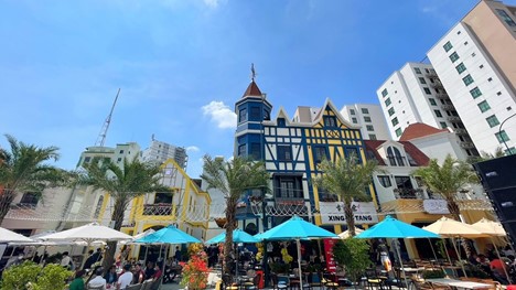 Chuỗi shophouse với c&aacute;c thương hiệu F&amp;B thuộc hệ sinh th&aacute;i NovaGroup tại Novaland Gallery. Ảnh: NVL