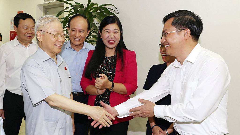 Tổng Bí thư Nguyễn Phú Trọng và các đại biểu Quốc hội tiếp xúc cử tri tại quận Đống Đa. Ảnh: Trí Dũng