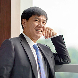 Top 10 doanh nhân nổi bật thị trường chứng khoán Việt Nam 2021 - Ảnh 2