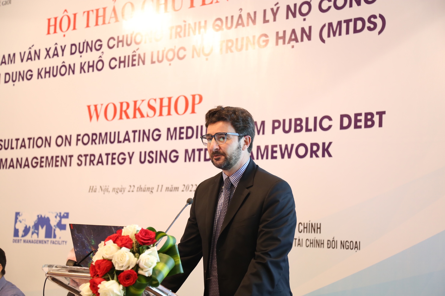 &Ocirc;ng Samer Sabb - Chuy&ecirc;n gia Khu vực t&agrave;i ch&iacute;nh của IMF ph&aacute;t biểu tại Hội thảo.