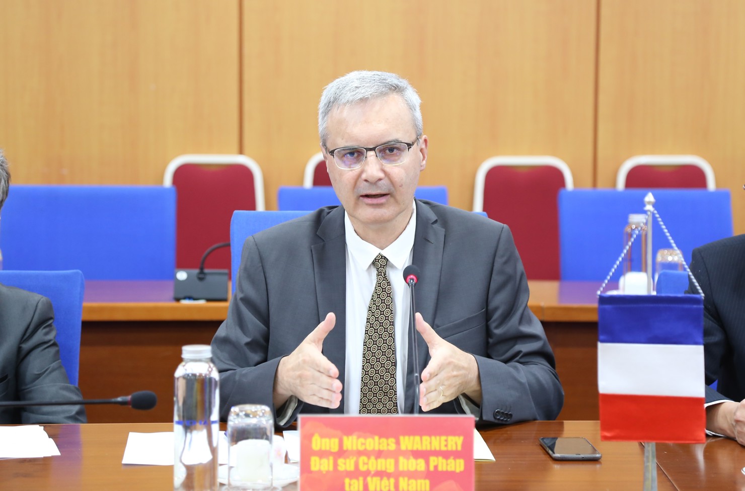 &Ocirc;ng Nicolas Warnery - Đại sứ Ph&aacute;p tại Việt Nam ph&aacute;t biểu tại cuộc tiếp.