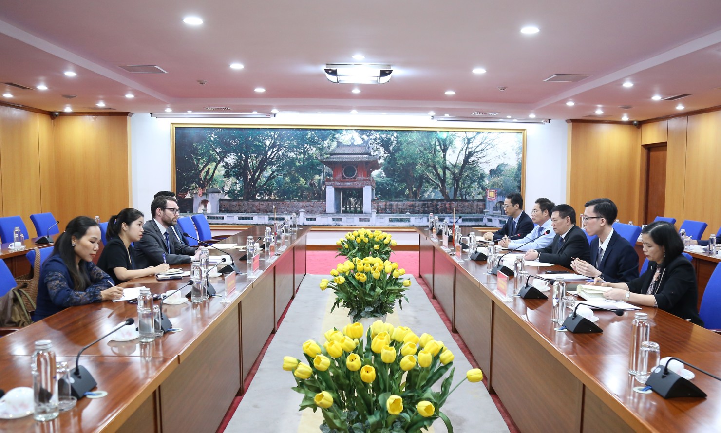 To&agrave;n cảnh cuộc l&agrave;m việc.