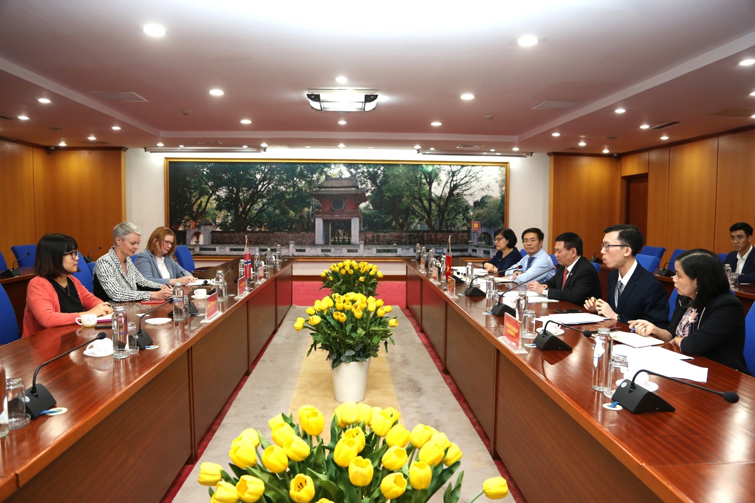 To&agrave;n cảnh cuộc l&agrave;m việc.