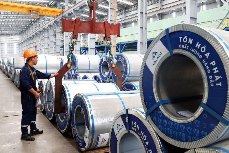 Hoạt động sản xuất tại C&ocirc;ng ty TNHH T&ocirc;n H&ograve;a Ph&aacute;t, khu c&ocirc;ng nghiệp Phố Nối A, tỉnh Hưng Y&ecirc;n.