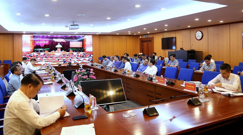 Ban C&aacute;n sự đảng Bộ T&agrave;i ch&iacute;nh, Đảng ủy Bộ T&agrave;i ch&iacute;nh, đại diện Đảng ủy v&agrave; L&atilde;nh đạo c&aacute;c đơn vị thuộc v&agrave; trực thuộc Bộ tham dự hội nghị theo h&igrave;nh thức trực tuyến tại điểm cầu Trụ sở Bộ.&nbsp;
