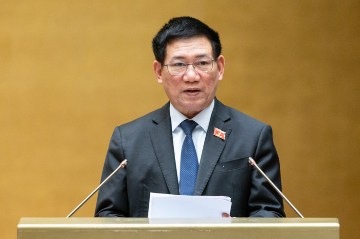 Bộ trưởng Bộ Tài chính Hồ Đức Phớc trình bày Tờ trình về dự án Luật Giá (sửa đổi). Ảnh: quochoi.vn