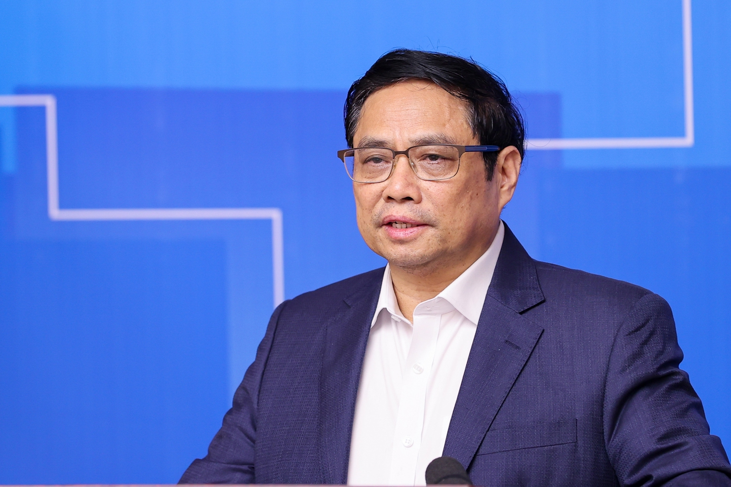 Thủ tướng yêu cầu các đại biểu phát biểu ngắn gọn, đi thẳng vào nội dung chính, quán triệt sâu sắc để tìm ra giải pháp thực hiện tốt Nghị quyết của Bộ Chính trị và Chương trình hành động của Chính phủ - Ảnh: VGP/Nhật Bắc