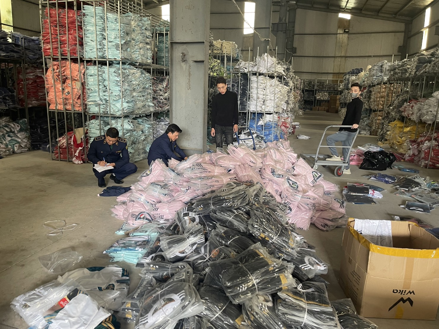 Hình ảnh hàng hóa bị kiểm tra, thu giữ