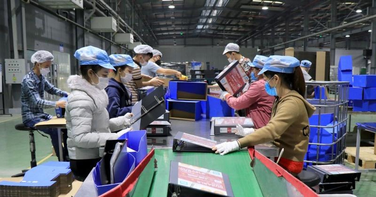 Công nhân làm việc tại Công ty TNHH Deli Việt Nam, tại khu công nghiệp Yên Phong mở rộng, tỉnh Bắc Ninh.