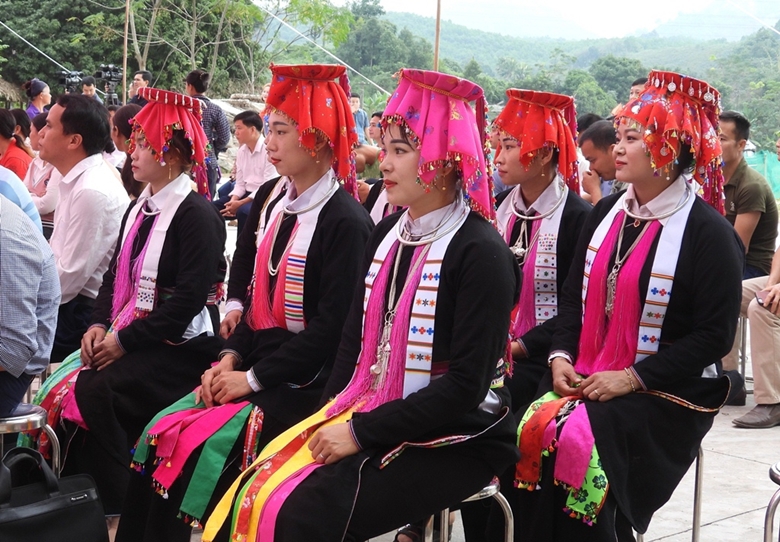 Các thiếu nữ vùng cao dự Ngày hội đại đoàn kết toàn dân tộc Bảo Yên (Lào Cai). Ảnh: Kim Chiến