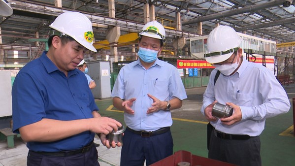 Khảo sát việc áp dụng các hệ thống quản lý tiên tiến tại Công ty CP Chế tạo máy (Vinacomin). Ảnh: Thu Hương (Sở KH&CN)