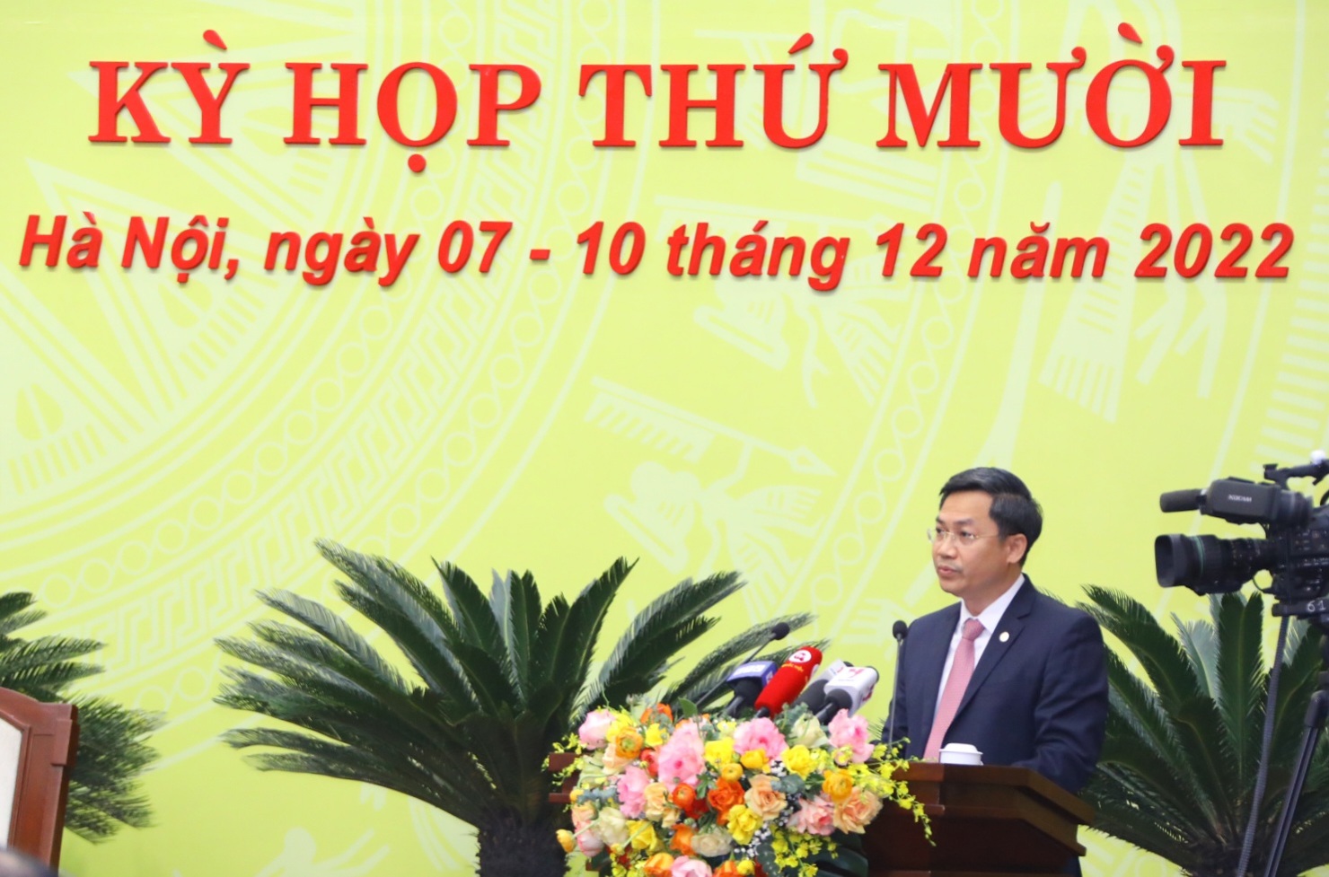 Phó Chủ tịch UBND TP Hà Minh Hải thông tin tại kỳ họp.