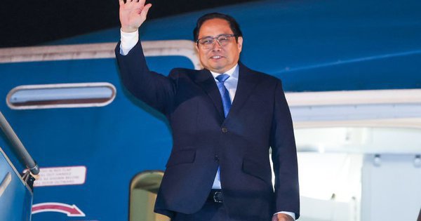 Thủ tướng Phạm Minh Chính rời Hà Nội lên đường dự Hội nghị cấp cao kỷ niệm 45 năm quan hệ ASEAN-EU và thăm 3 nước châu Âu - Ảnh: VGP/Nhật Bắc