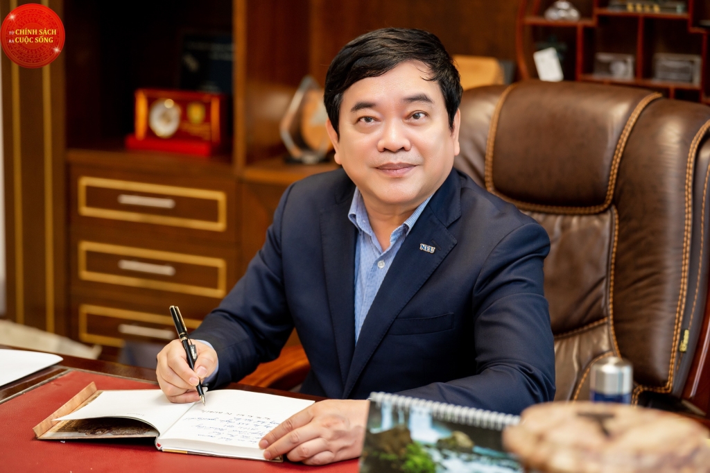 GS.TS. Trần Thọ Đạt - Chủ tịch Hội đồng Khoa học v&agrave; Đ&agrave;o tạo Trường Đại học Kinh tế Quốc d&acirc;n, th&agrave;nh vi&ecirc;n Tổ Tư vấn kinh tế của Thủ tướng Ch&iacute;nh phủ.