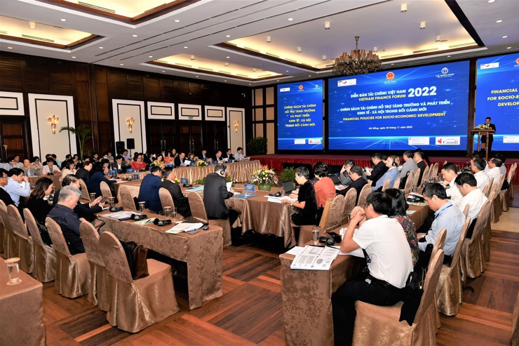 Diễn đàn Tài chính Việt Nam 2022 do Bộ Tài chính tổ chức với chủ đề “Chính sách tài chính hỗ trợ tăng trưởng và phát triển kinh tế - xã hội trong bối cảnh mới” .