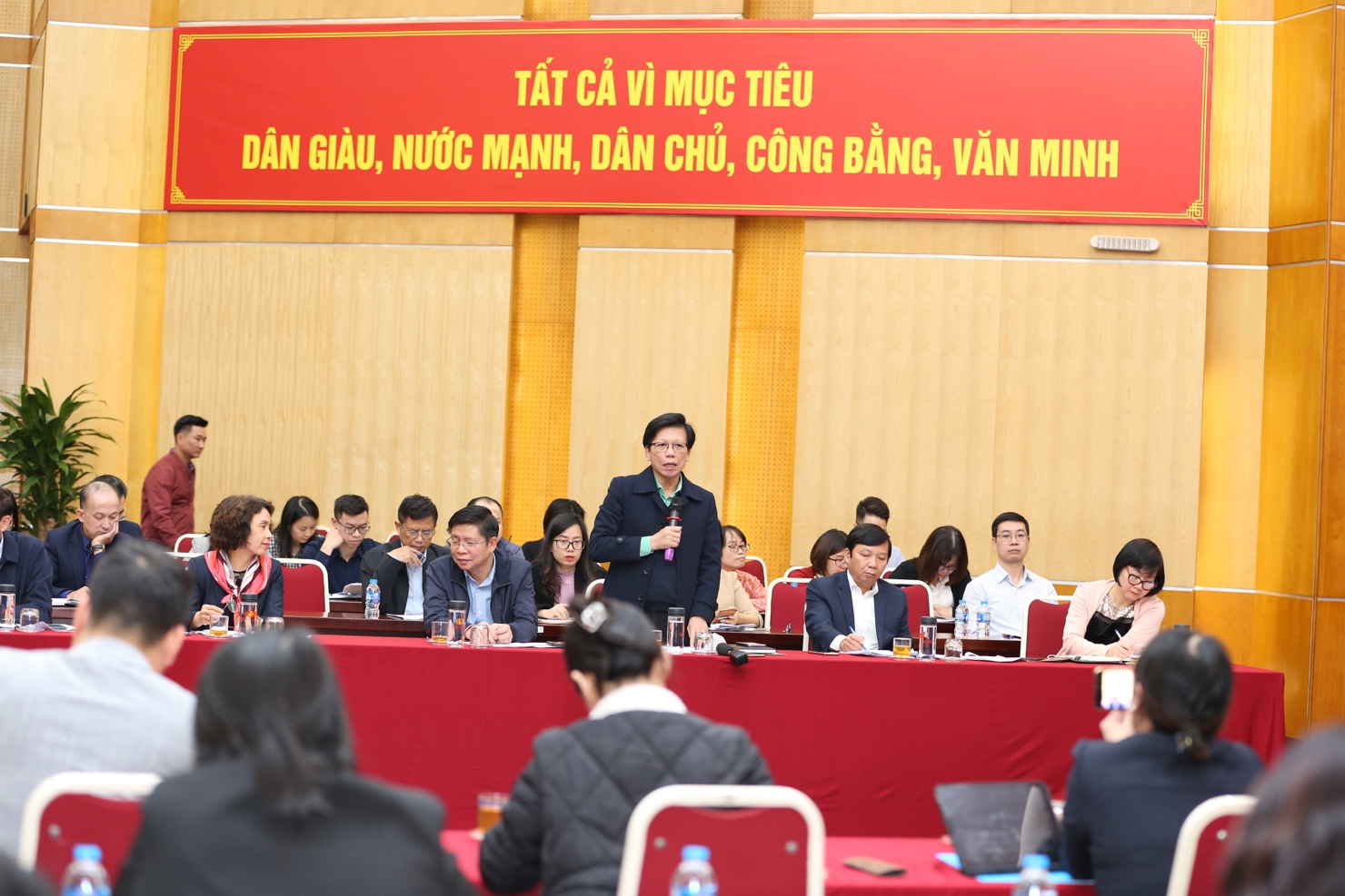 &Ocirc;ng L&ecirc; H&ugrave;ng Sơn &ndash; Vụ trưởng Vụ Tổng hợp &ndash; Ph&aacute;p chế chia sẻ về đề &aacute;n kh&ocirc;ng d&ugrave;ng tiền mặt.