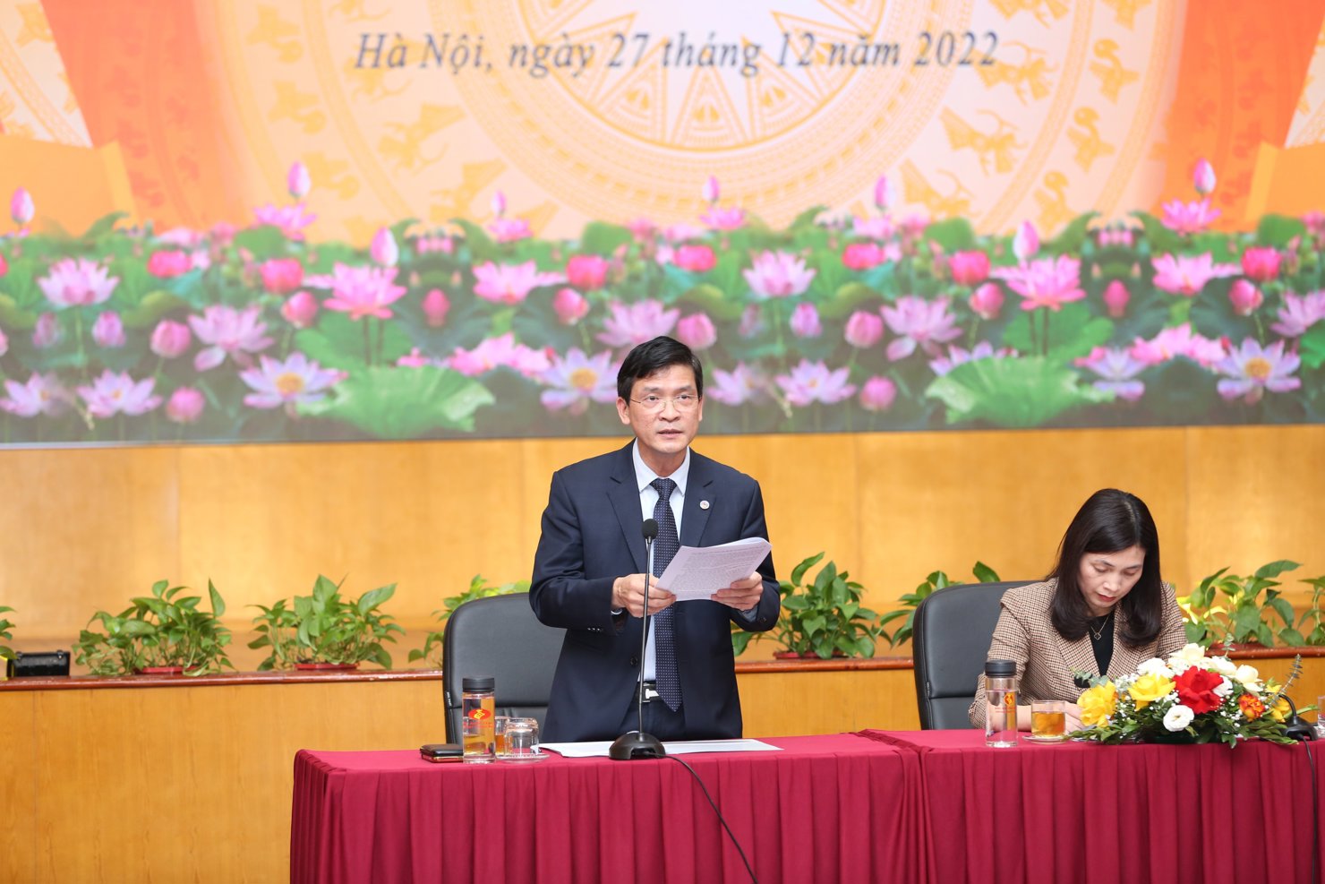 Ông Lê Văn Khoa – Phó Vụ trưởng Vụ Hợp tác quốc tế trình bày báo cáo tại buổi họp báo.