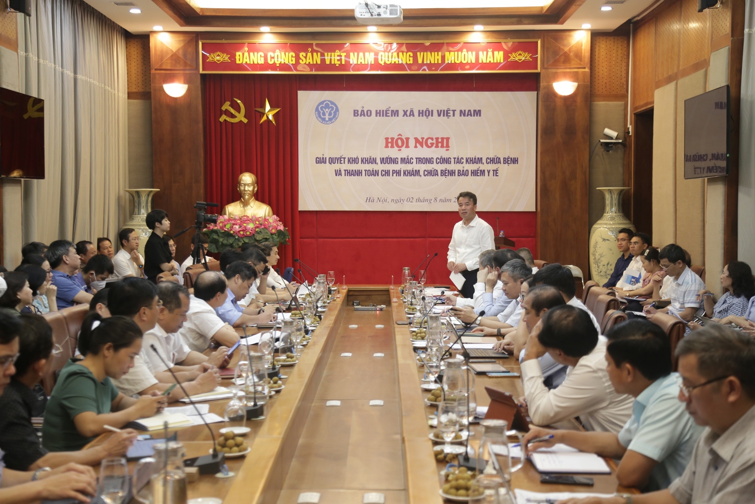 BHXH Việt Nam tổ chức Hội nghị giải quyết kh&oacute; khăn, vướng mắc trong c&ocirc;ng t&aacute;c&nbsp; kh&aacute;m, chữa bệnh v&agrave; thanh to&aacute;n chi ph&iacute; kh&aacute;m chữa bệnh BHYT.