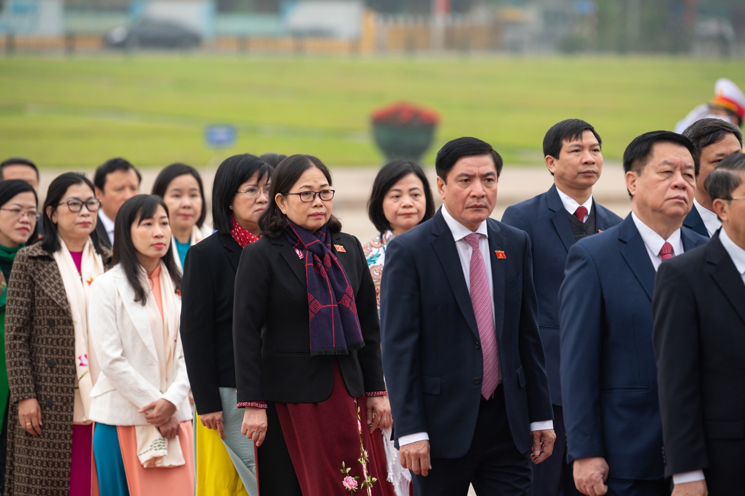 Đại biểu dự Kỳ họp bất thường lần thứ 2, Quốc hội khóa XV vào Lăng viếng Chủ Tịch Hồ Chí Minh - Ảnh 5