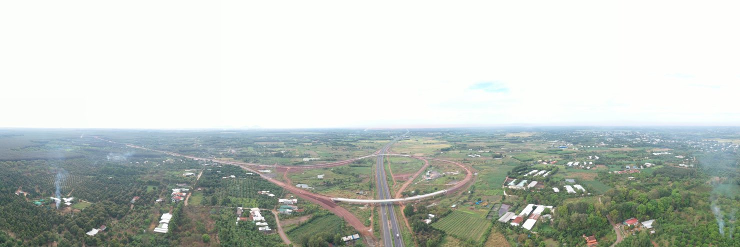 Công trường thi công cao tốc Bắc - Nam giai đoạn 2021 -2025, đoạn Phan Thiết - Dầu Giây