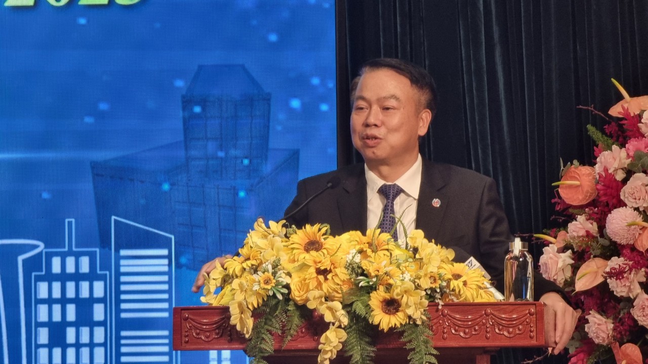 Thứ trưởng Bộ Tài chính Nguyễn Đức Chi phát biểu tại Lễ tôn vinh 15 doanh nghiệp tiêu biểu năm 2022. Ảnh: HS