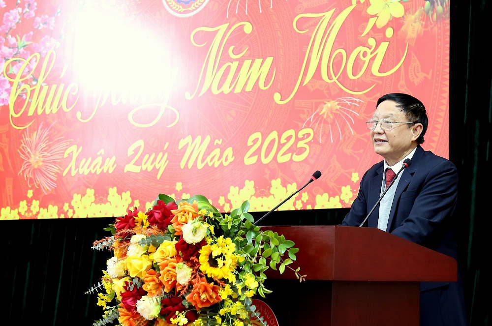 &Ocirc;ng Nguyễn Đ&igrave;nh H&ograve;a - Trưởng Ban Li&ecirc;n lạc c&aacute;n bộ hưu tr&iacute; của Tổng cục DTNN b&agrave;y tỏ vui mừng về những kết quả ấn tướng m&agrave; ng&agrave;nh DTNN đạt được trong năm 2022.