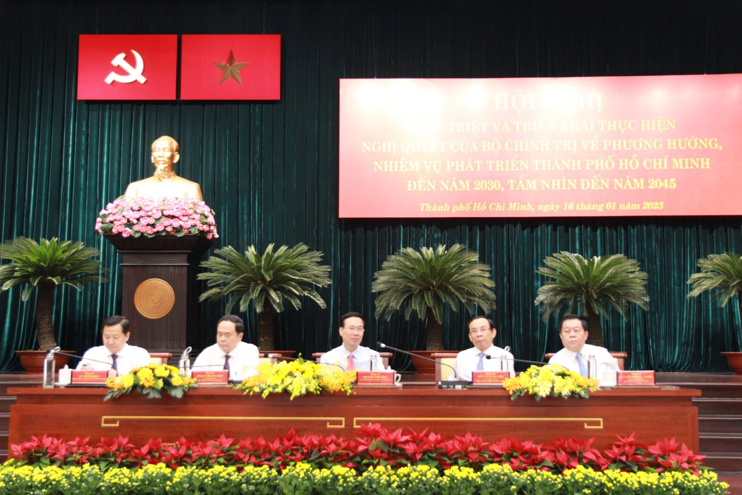  Các đồng chí chủ trì Hội nghị