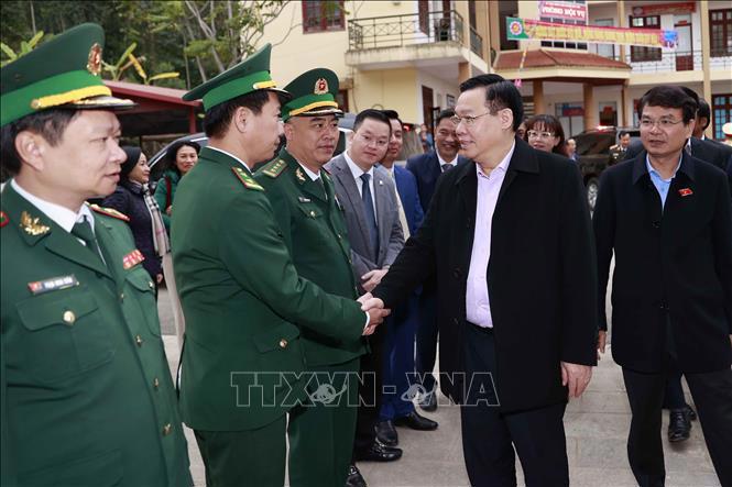 Chủ tịch Quốc hội Vương Đình Huệ thăm chúc tết tại huyện Bát Xát, Lào Cai - Ảnh 1