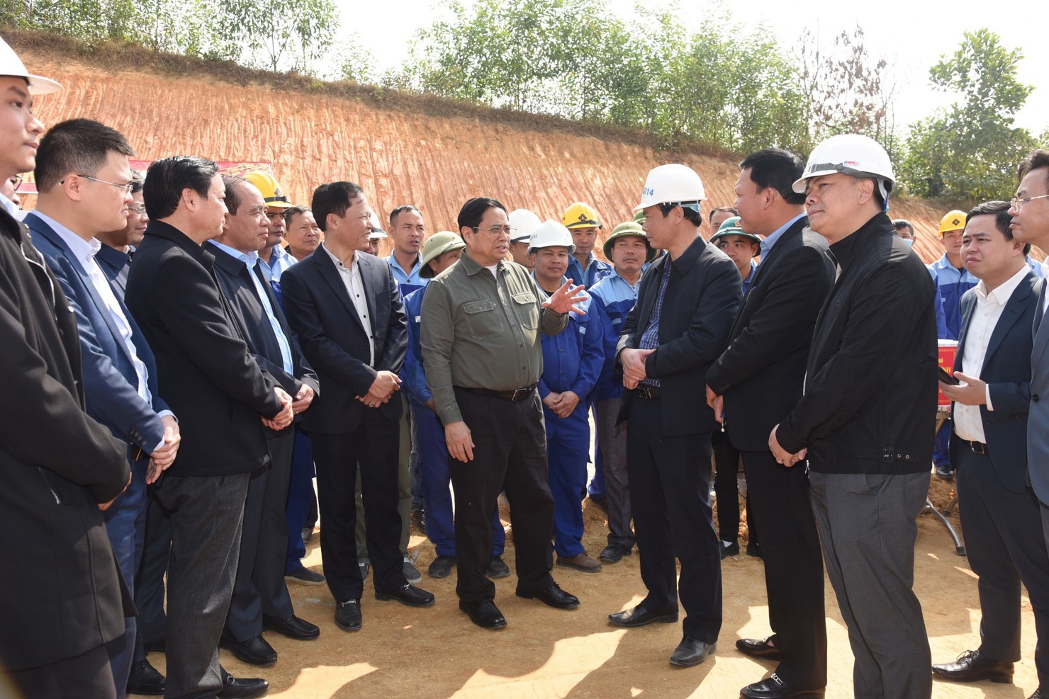 Thủ tướng y&ecirc;u cầu giải ph&oacute;ng mặt bằng giai đoạn 1 phải xong trong th&aacute;ng 3/2023, ho&agrave;n th&agrave;nh giai đoạn 1 v&agrave;o th&aacute;ng 12/2023 - Ảnh: VGP/Nhật Bắc