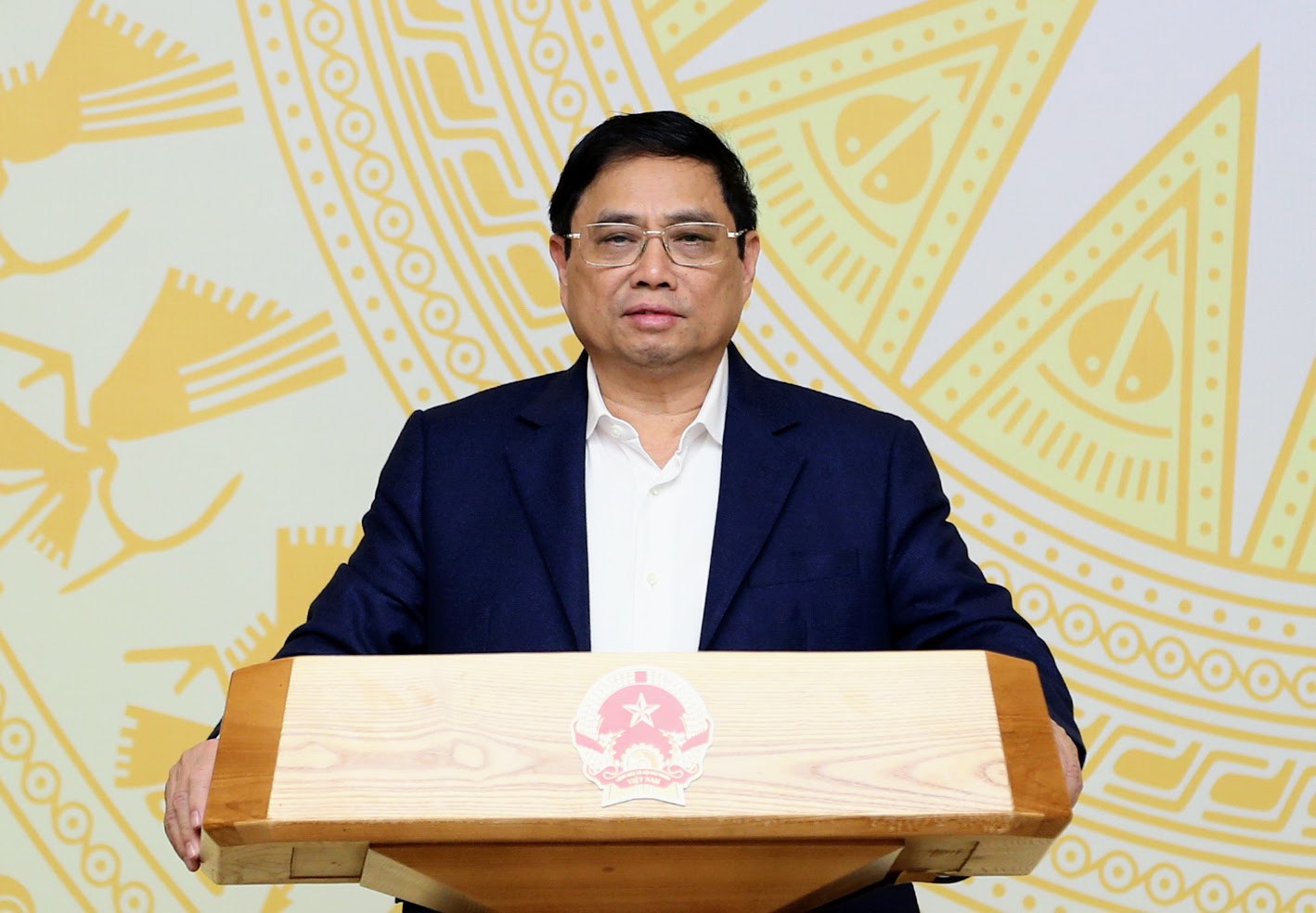 Thủ tướng yêu cầu phải nắm chắc, bám sát tình hình, kịp thời phát động, triển khai các phong trào thi đua theo lời dạy của Chủ tịch Hồ Chí Minh "Càng khó khăn thì càng phải thi đua" để huy động được sức mạnh của khối đại đoàn kết dân tộc - Ảnh: VGP/Nhật Bắc