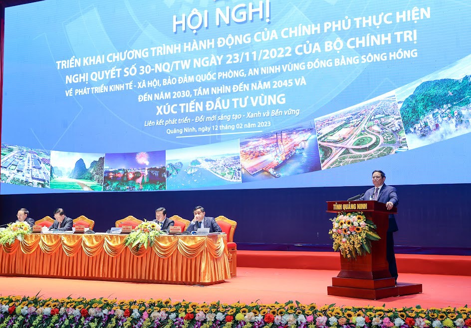 Phân tích kết quả đạt được và những hạn chế, bất cập trong phát triển Vùng, Thủ tướng nhấn mạnh điều đó cho thấy chúng ta còn rất nhiều việc phải làm. Đội ngũ cán bộ phải dám nghĩ, dám làm, dám đột phá, dám chịu trách nhiệm vì dân, vì nước... - Ảnh: VGP/Nhật Bắc