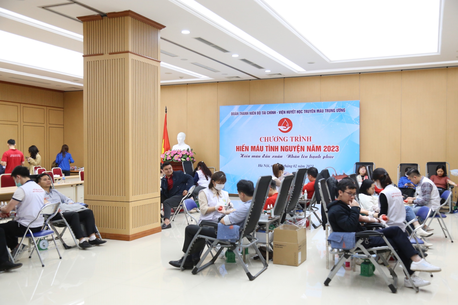 Đo&agrave;n Thanh ni&ecirc;n Bộ T&agrave;i ch&iacute;nh phối hợp với Viện Huyết học &ndash; Truyền m&aacute;u Trung ương tổ chức Chương tr&igrave;nh&nbsp;hiến m&aacute;u t&igrave;nh nguyện năm 2023. Ảnh: Gia H&acirc;n